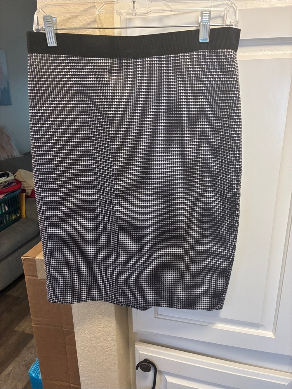Ann Taylor Black & White patterned Pencil Skirt